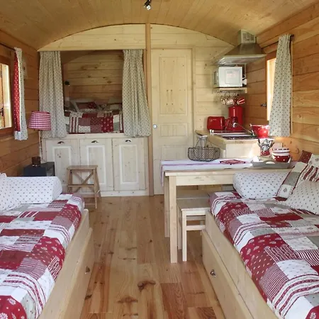 Les Roulottes De Dilou Cerise אתר קמפינג